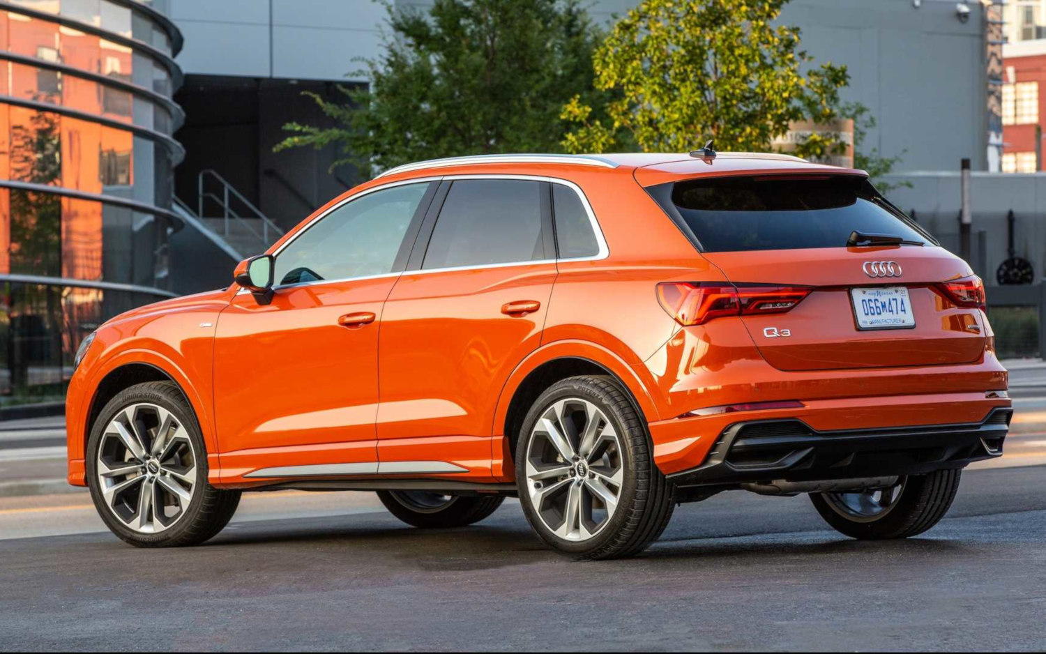 Comparison Hyundai Tucson SEL 2020 vs Audi Q3 Quattro 2019 SUV
